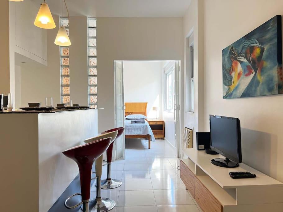 Practical And Cozy Flat In Ipanema * Rio de Janeiro